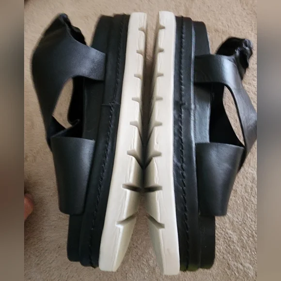 J/SLIDES Black and White Platform Sandals.New Condition - Picture 8 of 9